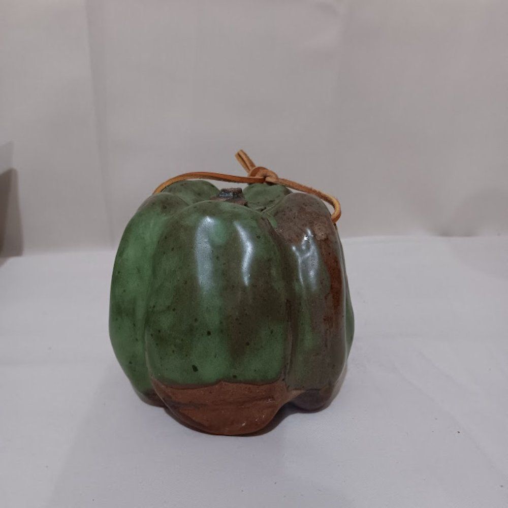 🌴 Ceramic Decorative Green Pepper bird house 3.5" X 3.5" - Picture 2 of 4
